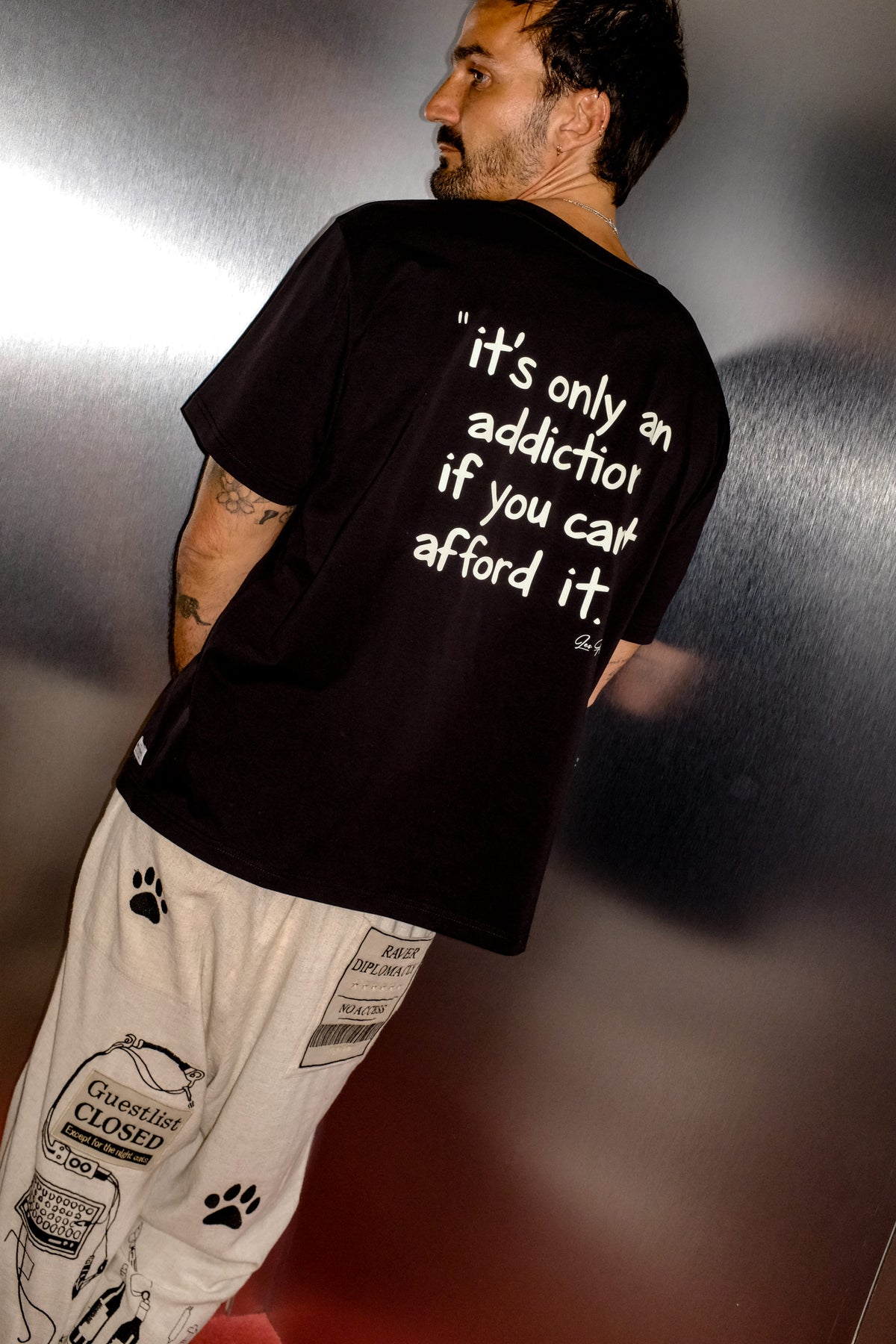 les aristochats black Addiction t-shirt, styling view